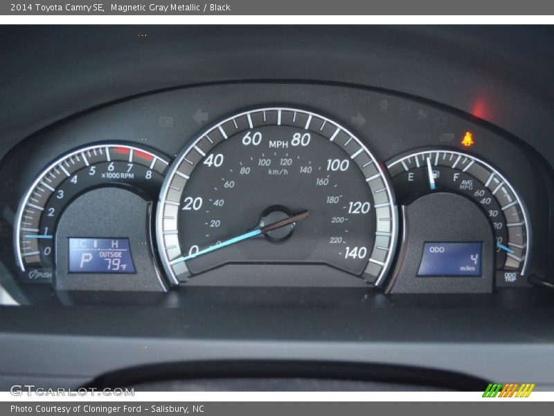 Magnetic Gray Metallic / Black 2014 Toyota Camry SE