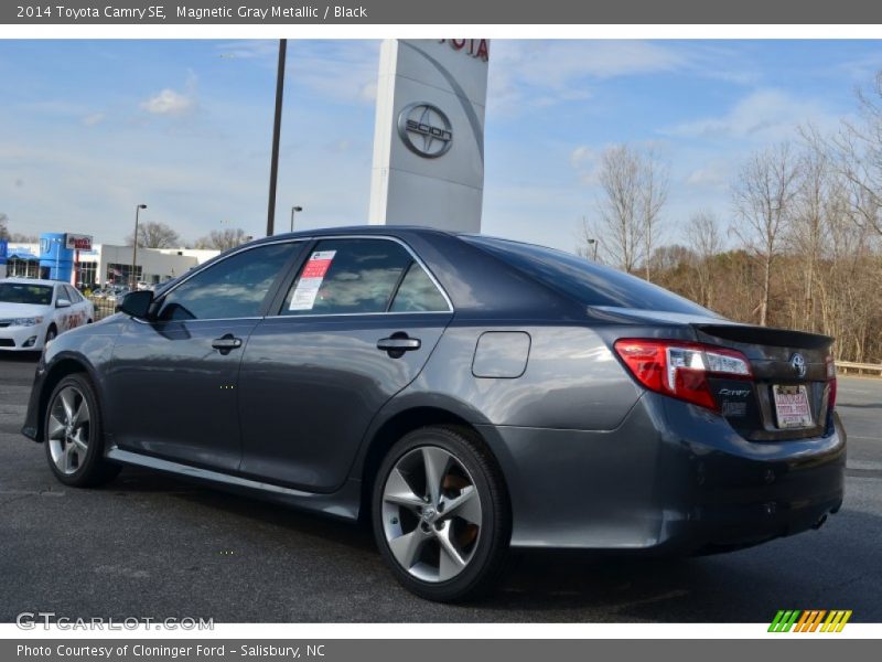 Magnetic Gray Metallic / Black 2014 Toyota Camry SE