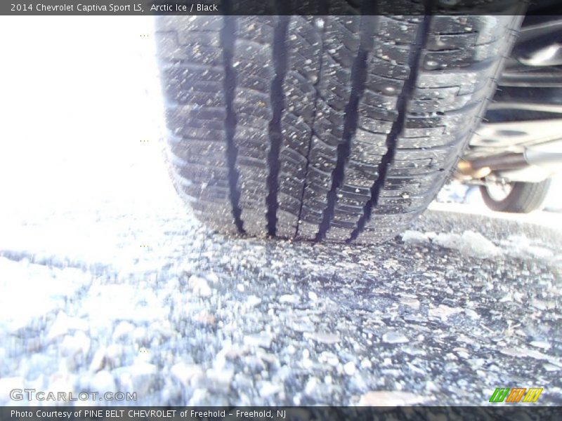 Arctic Ice / Black 2014 Chevrolet Captiva Sport LS
