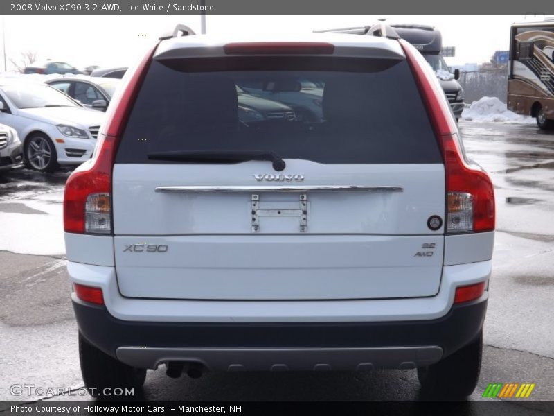 Ice White / Sandstone 2008 Volvo XC90 3.2 AWD