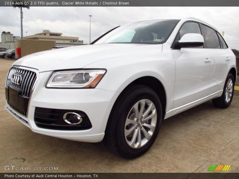 Front 3/4 View of 2014 Q5 2.0 TFSI quattro