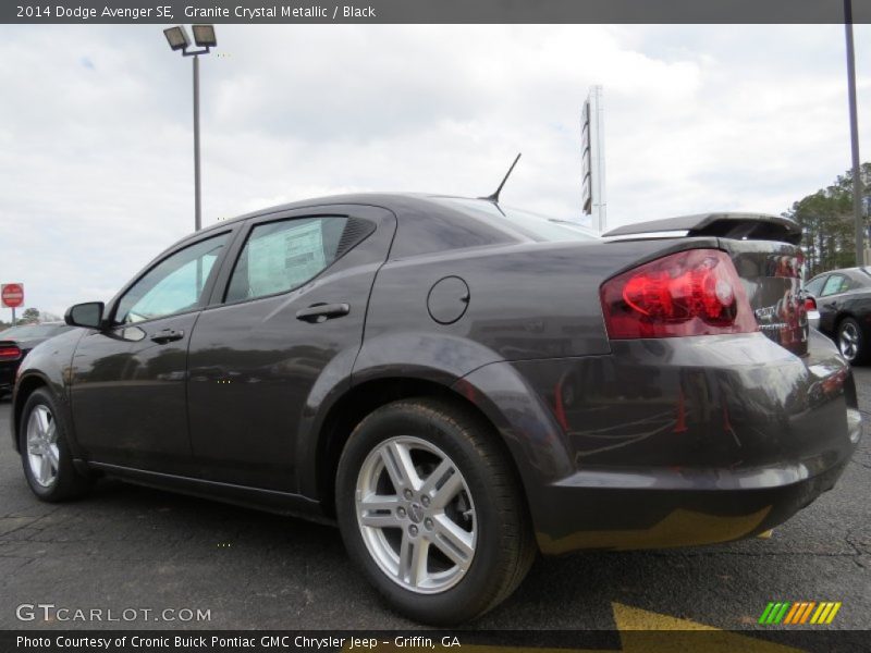 Granite Crystal Metallic / Black 2014 Dodge Avenger SE