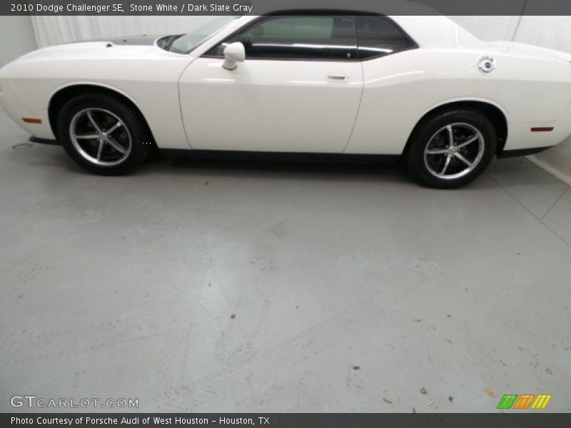 Stone White / Dark Slate Gray 2010 Dodge Challenger SE