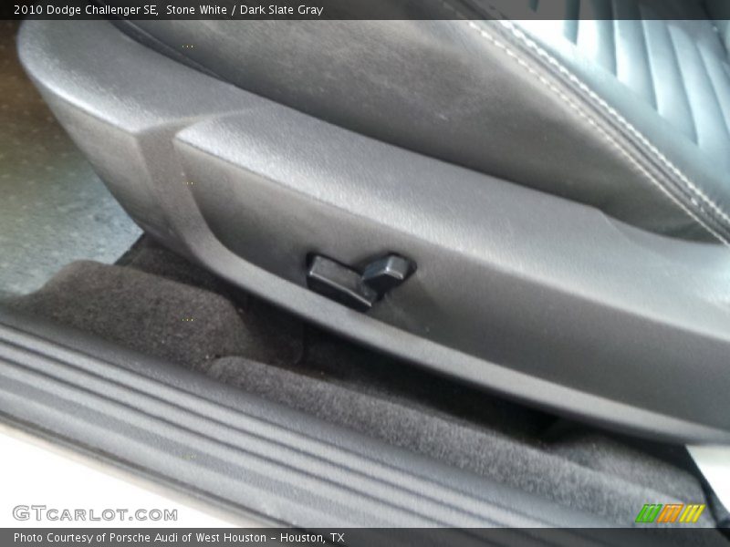 Stone White / Dark Slate Gray 2010 Dodge Challenger SE