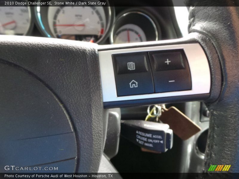 Stone White / Dark Slate Gray 2010 Dodge Challenger SE