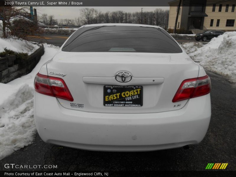 Super White / Bisque 2009 Toyota Camry LE