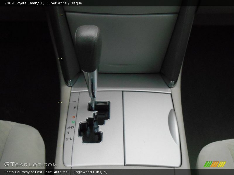 Super White / Bisque 2009 Toyota Camry LE