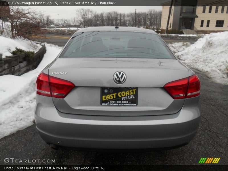 Reflex Silver Metallic / Titan Black 2013 Volkswagen Passat 2.5L S