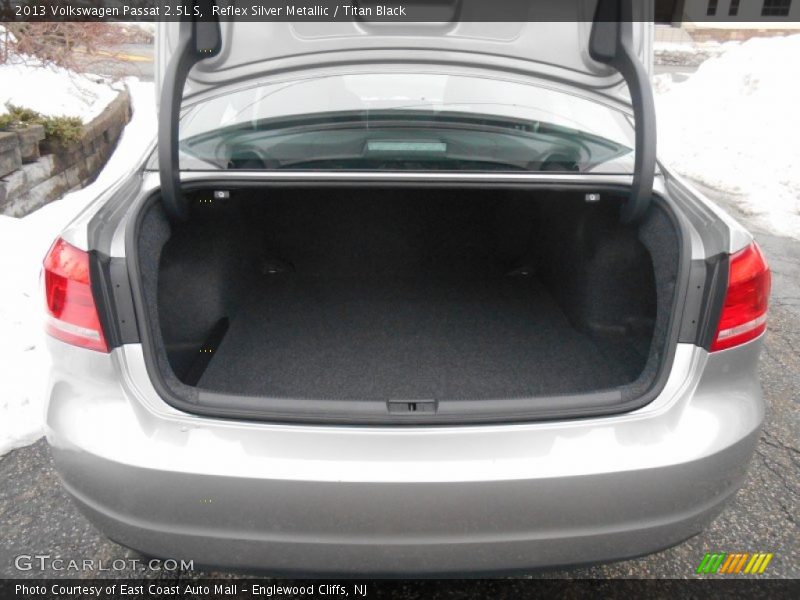 Reflex Silver Metallic / Titan Black 2013 Volkswagen Passat 2.5L S