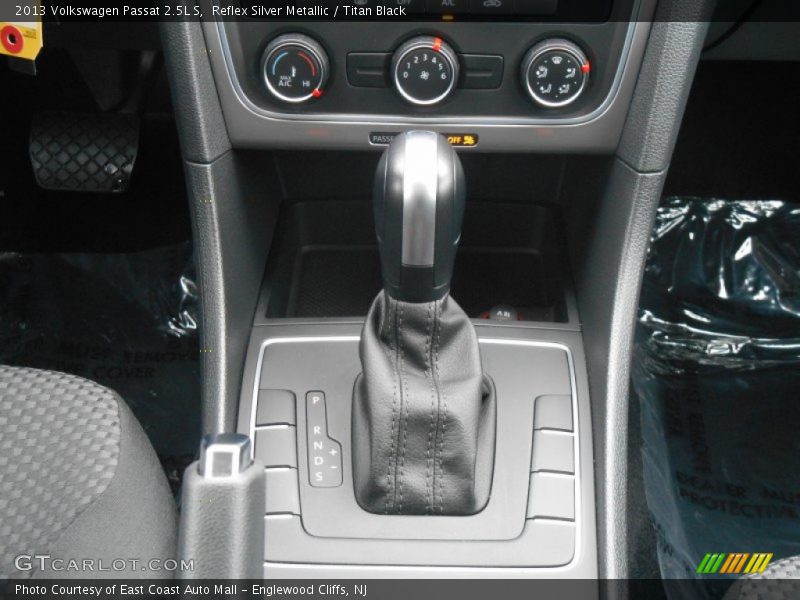 Reflex Silver Metallic / Titan Black 2013 Volkswagen Passat 2.5L S