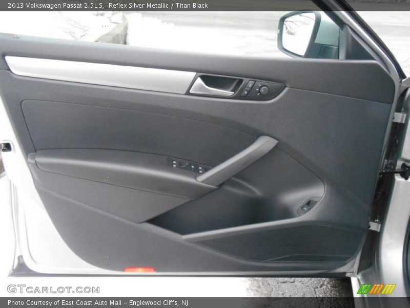 Reflex Silver Metallic / Titan Black 2013 Volkswagen Passat 2.5L S