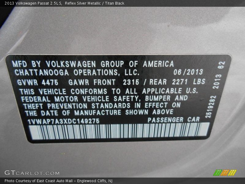 Reflex Silver Metallic / Titan Black 2013 Volkswagen Passat 2.5L S