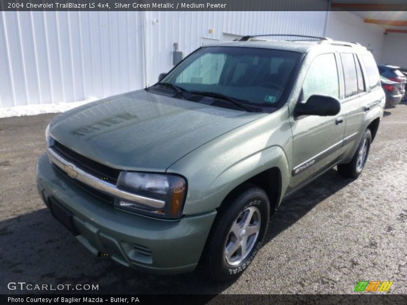 Front 3/4 View of 2004 TrailBlazer LS 4x4