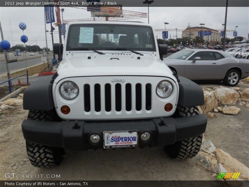 Bright White / Black 2013 Jeep Wrangler Unlimited Sport 4x4