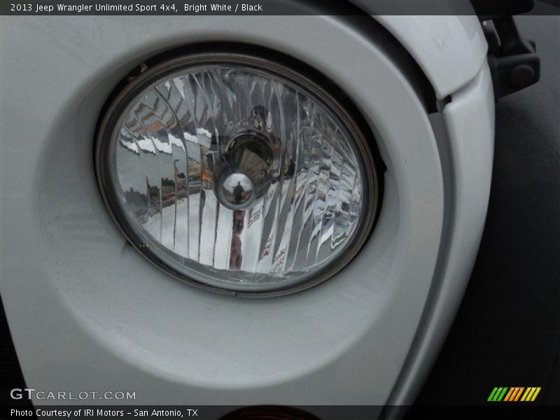 Bright White / Black 2013 Jeep Wrangler Unlimited Sport 4x4
