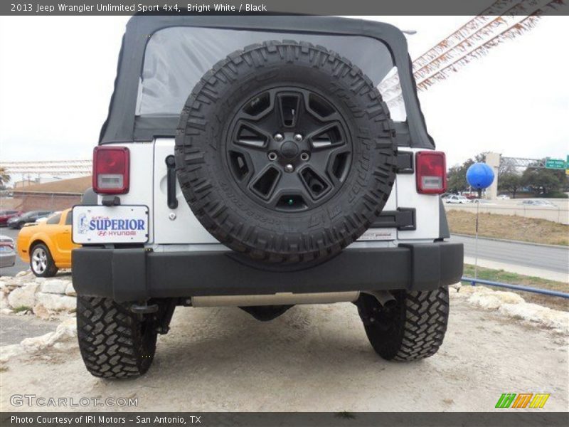Bright White / Black 2013 Jeep Wrangler Unlimited Sport 4x4