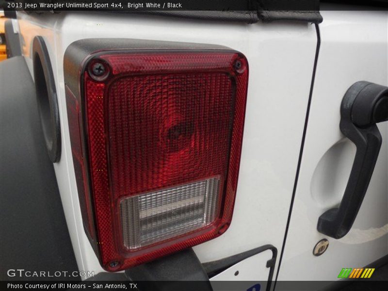 Bright White / Black 2013 Jeep Wrangler Unlimited Sport 4x4