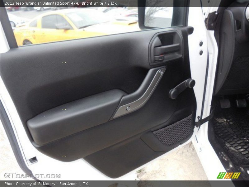 Bright White / Black 2013 Jeep Wrangler Unlimited Sport 4x4