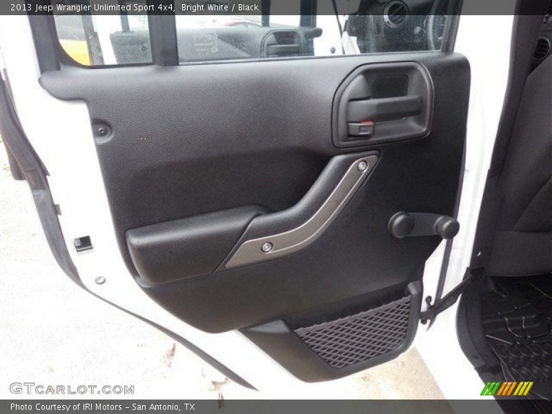 Bright White / Black 2013 Jeep Wrangler Unlimited Sport 4x4