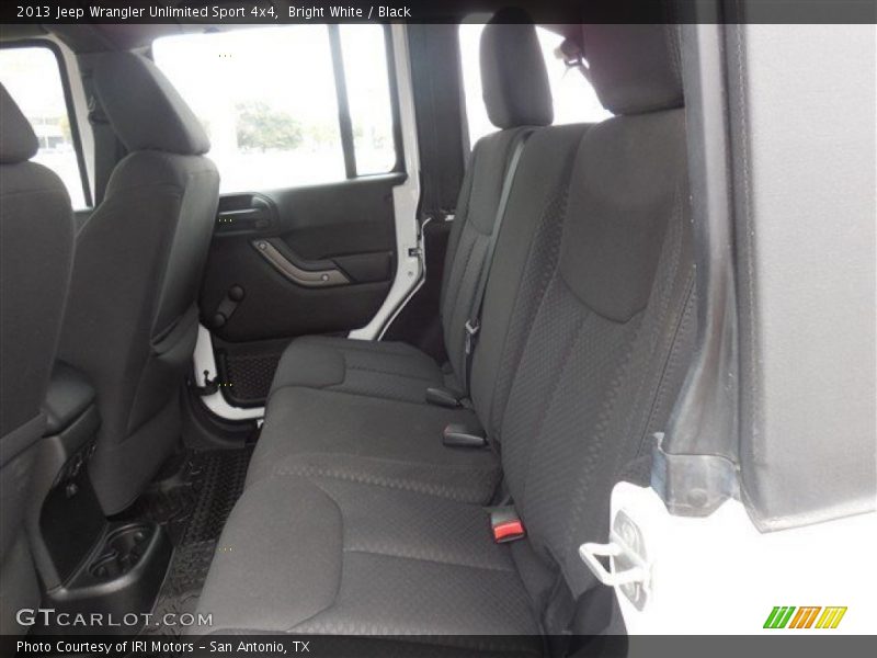Bright White / Black 2013 Jeep Wrangler Unlimited Sport 4x4