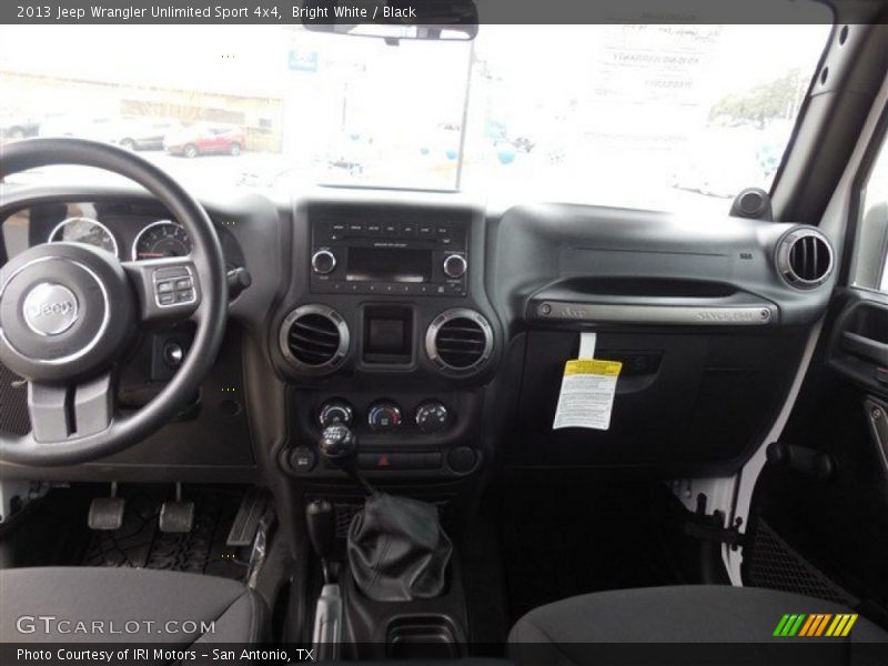 Bright White / Black 2013 Jeep Wrangler Unlimited Sport 4x4