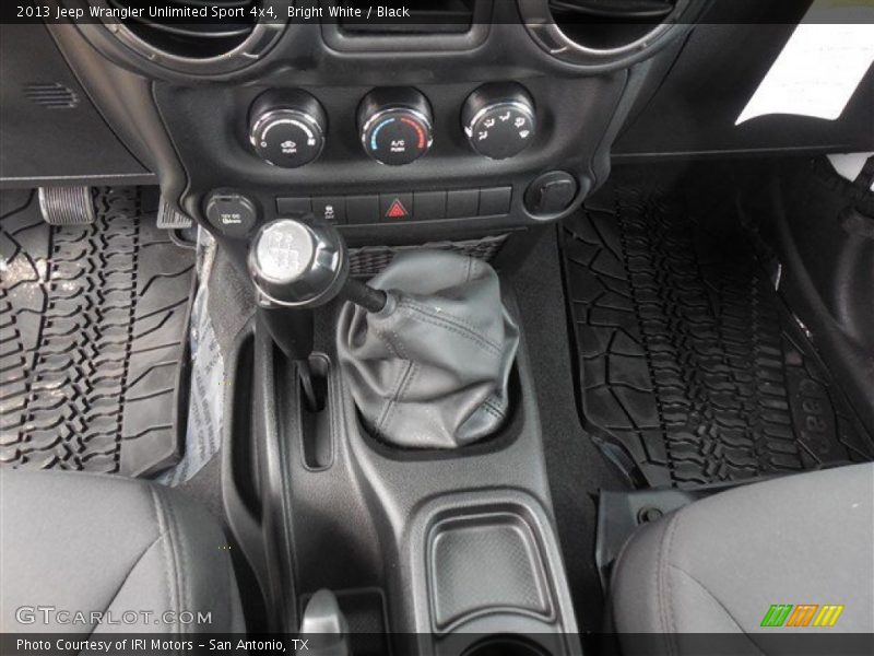 Bright White / Black 2013 Jeep Wrangler Unlimited Sport 4x4