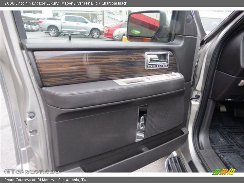 Vapor Silver Metallic / Charcoal Black 2008 Lincoln Navigator Luxury