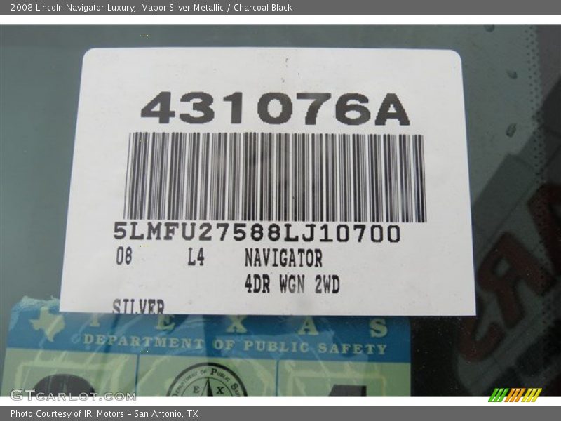 Vapor Silver Metallic / Charcoal Black 2008 Lincoln Navigator Luxury