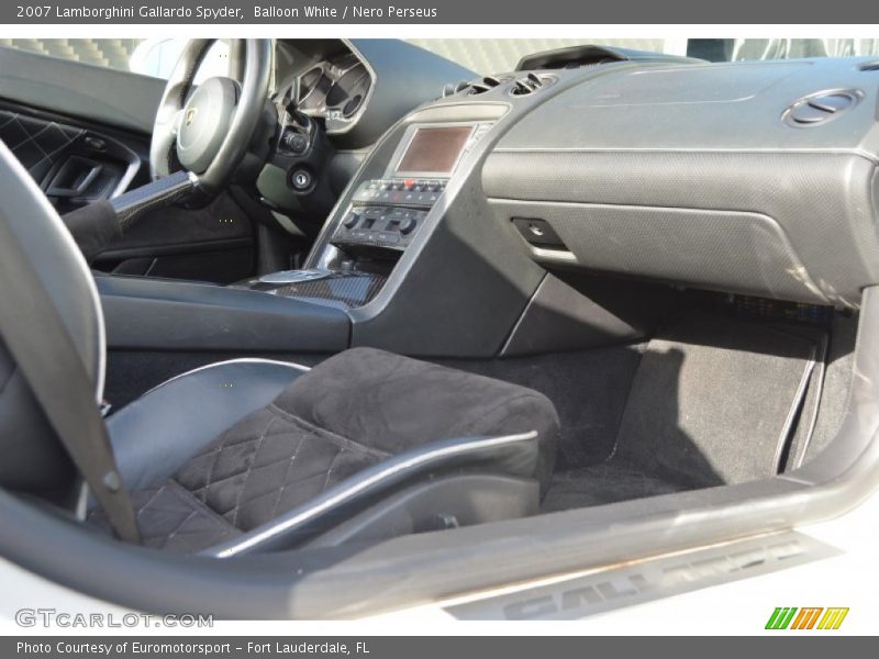 Dashboard of 2007 Gallardo Spyder