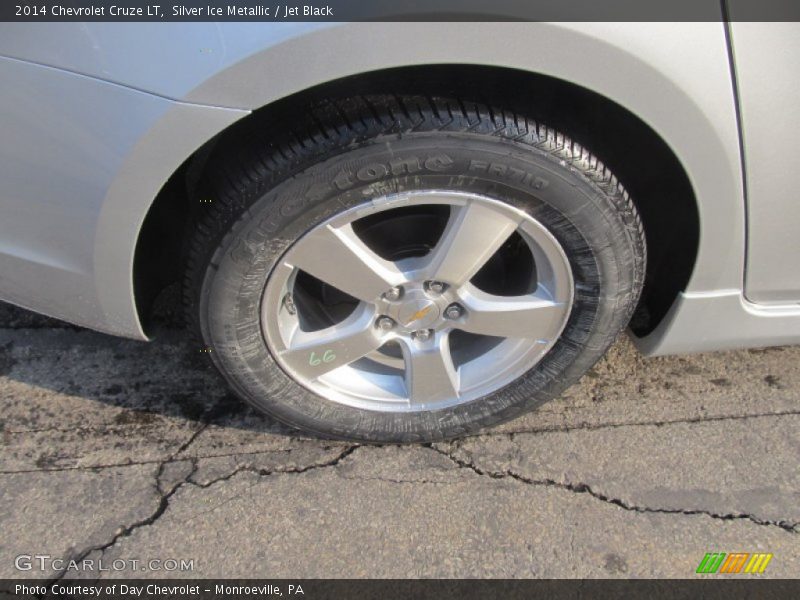 Silver Ice Metallic / Jet Black 2014 Chevrolet Cruze LT