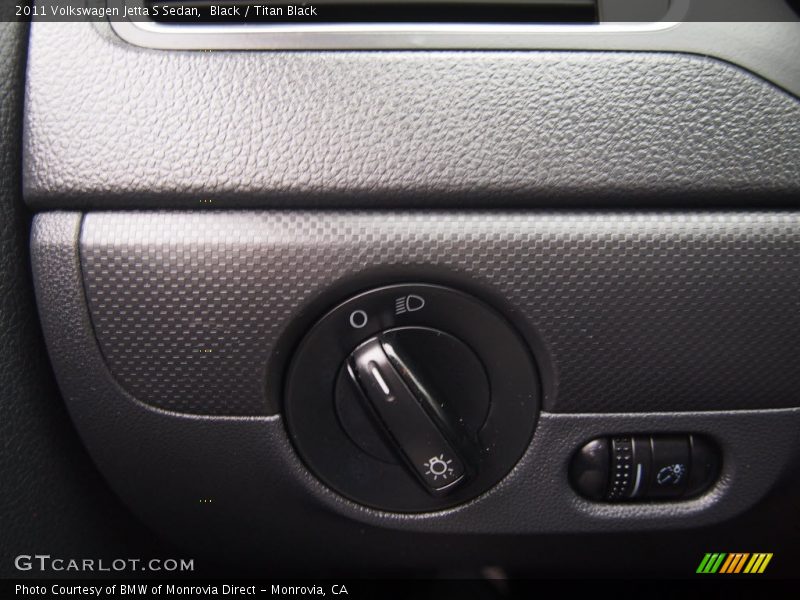 Black / Titan Black 2011 Volkswagen Jetta S Sedan