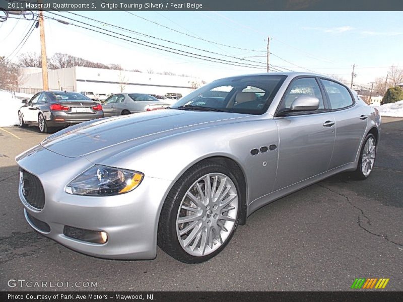 Front 3/4 View of 2011 Quattroporte S