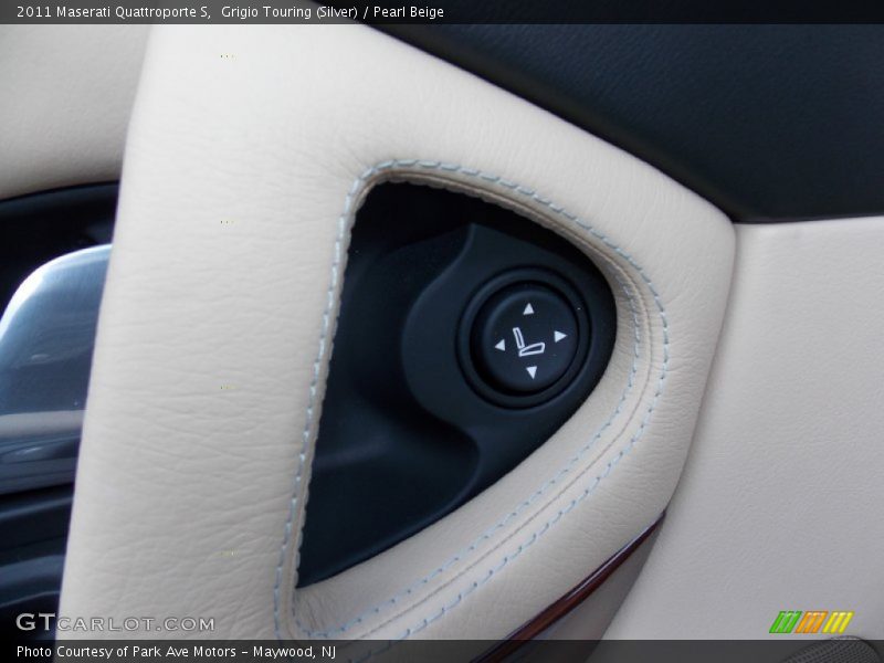 Grigio Touring (Silver) / Pearl Beige 2011 Maserati Quattroporte S