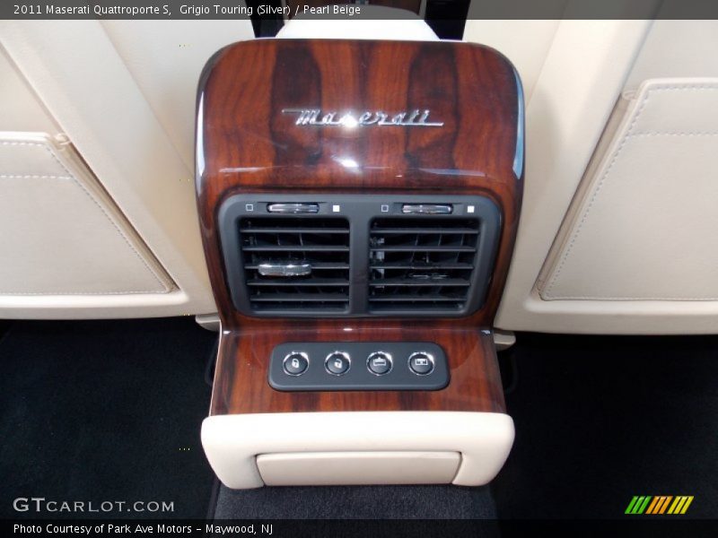 Grigio Touring (Silver) / Pearl Beige 2011 Maserati Quattroporte S