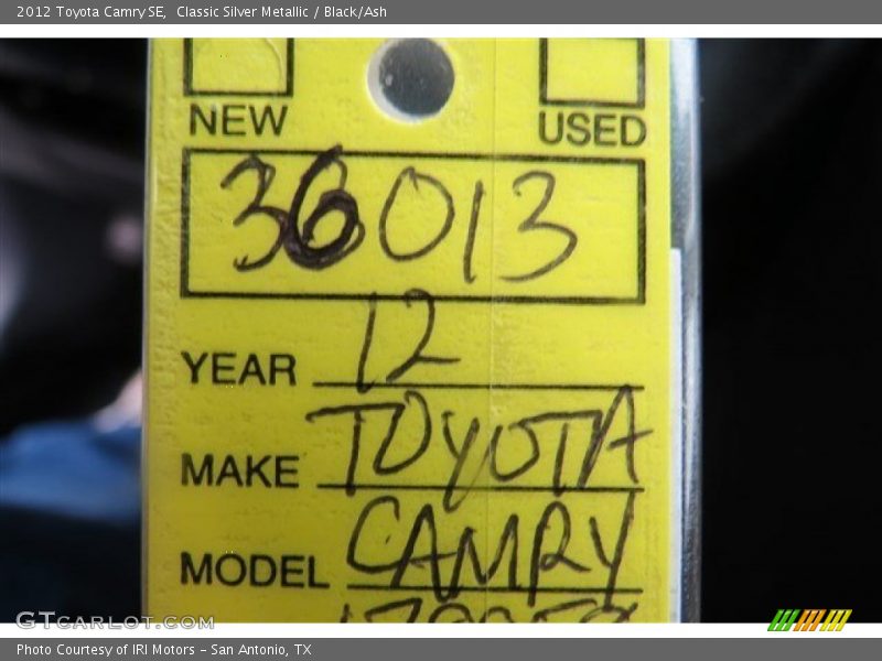 Classic Silver Metallic / Black/Ash 2012 Toyota Camry SE