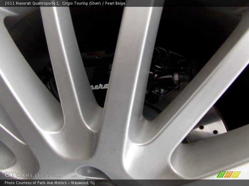 Grigio Touring (Silver) / Pearl Beige 2011 Maserati Quattroporte S