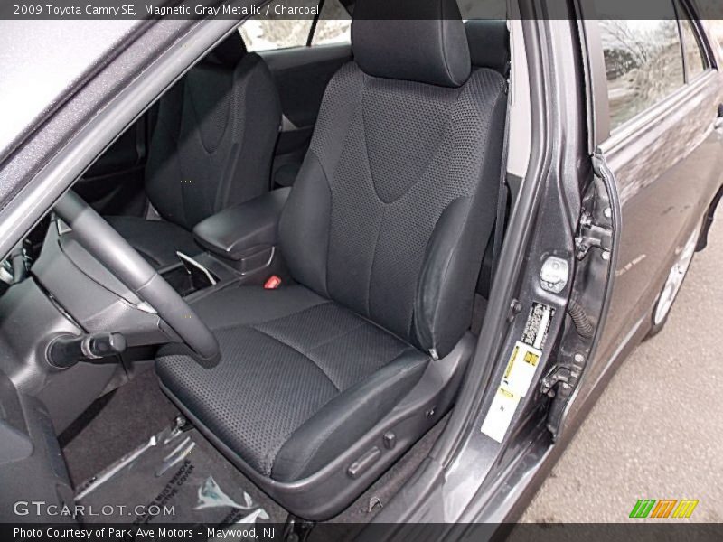 Magnetic Gray Metallic / Charcoal 2009 Toyota Camry SE