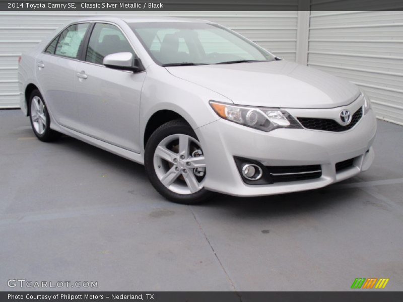 Classic Silver Metallic / Black 2014 Toyota Camry SE