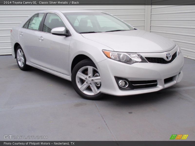 Classic Silver Metallic / Black 2014 Toyota Camry SE