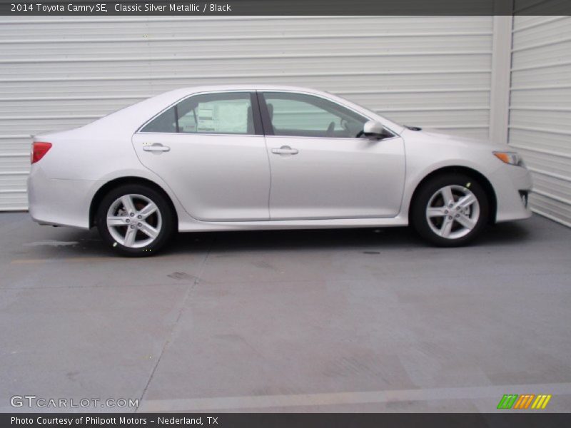 Classic Silver Metallic / Black 2014 Toyota Camry SE