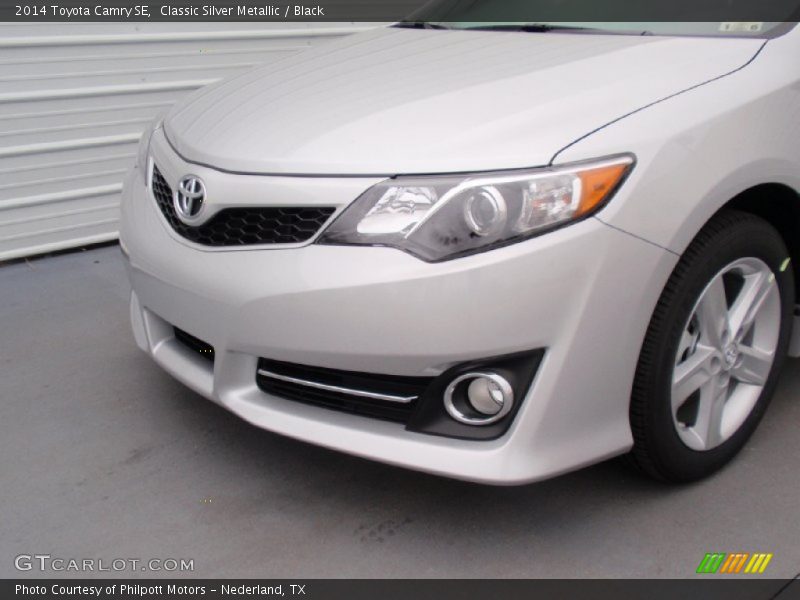 Classic Silver Metallic / Black 2014 Toyota Camry SE
