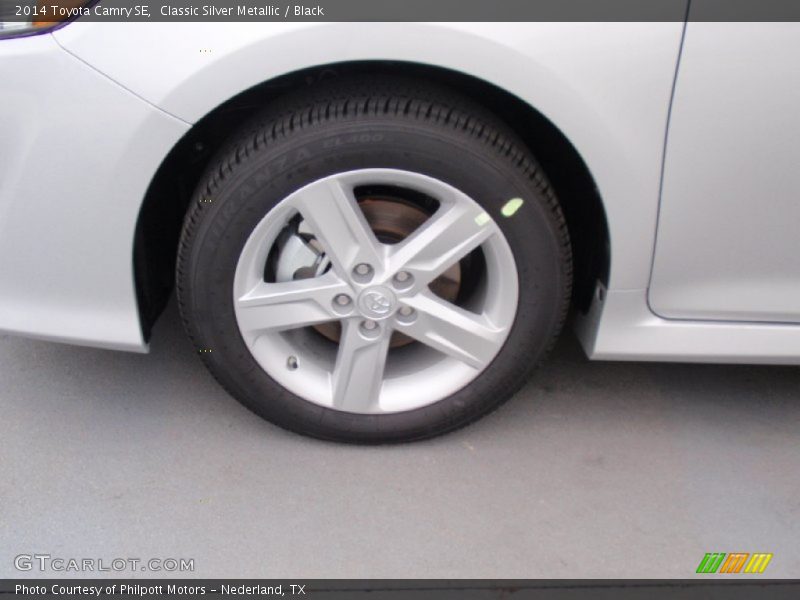 Classic Silver Metallic / Black 2014 Toyota Camry SE