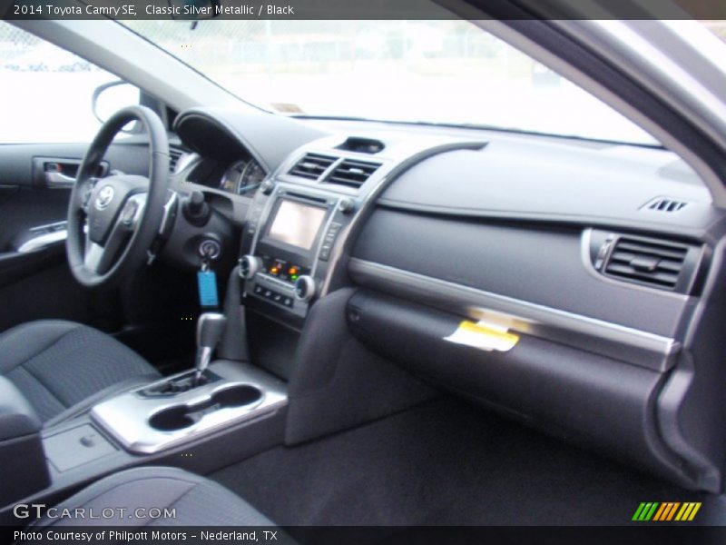 Classic Silver Metallic / Black 2014 Toyota Camry SE