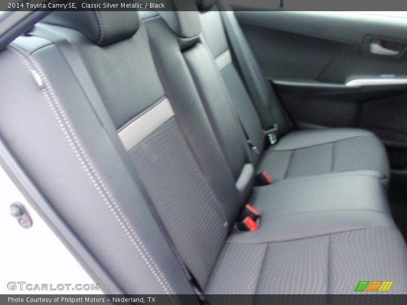 Classic Silver Metallic / Black 2014 Toyota Camry SE