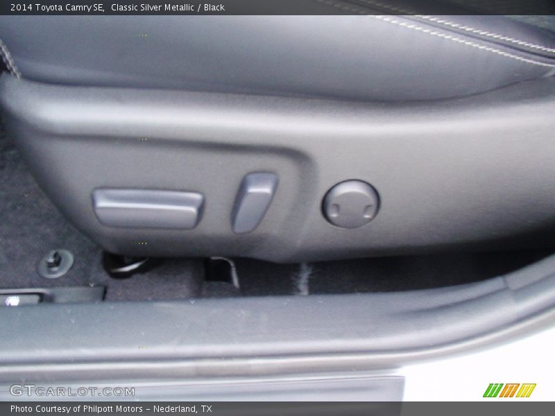 Classic Silver Metallic / Black 2014 Toyota Camry SE