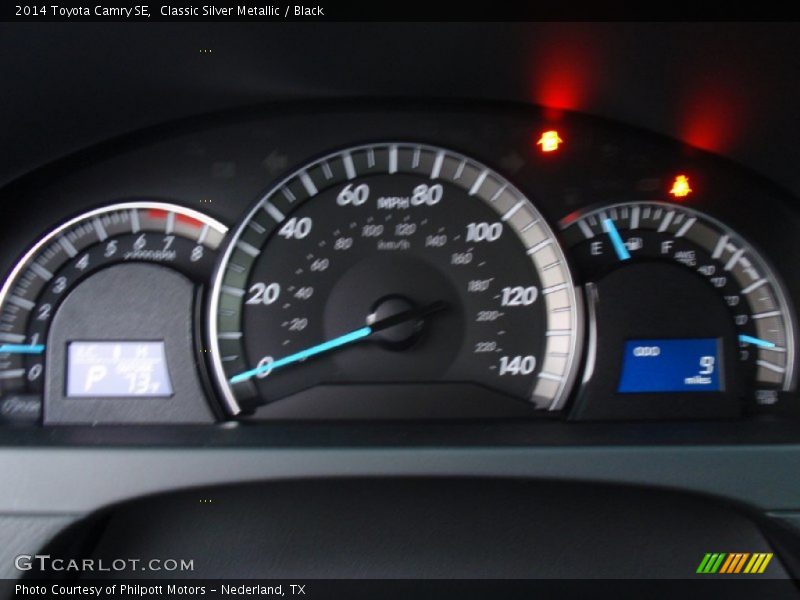 Classic Silver Metallic / Black 2014 Toyota Camry SE
