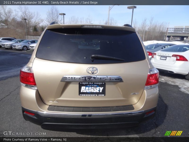 Sandy Beach Metallic / Sand Beige 2011 Toyota Highlander SE 4WD