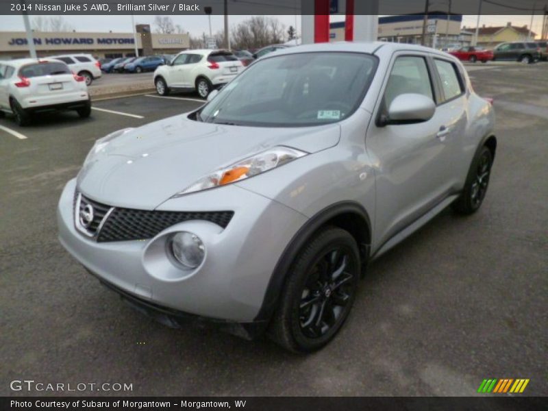 Front 3/4 View of 2014 Juke S AWD