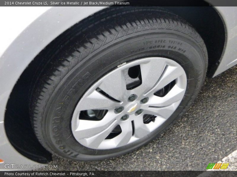 Silver Ice Metallic / Jet Black/Medium Titanium 2014 Chevrolet Cruze LS