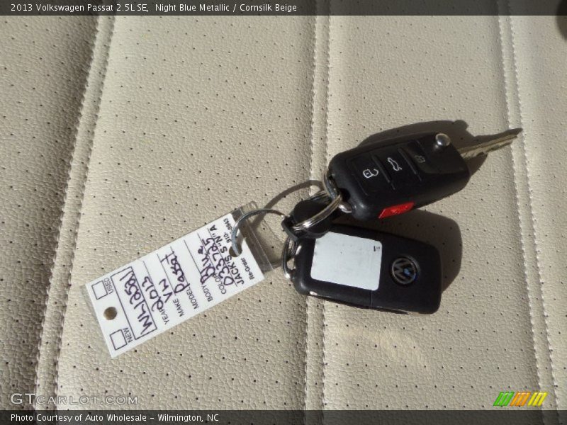 Night Blue Metallic / Cornsilk Beige 2013 Volkswagen Passat 2.5L SE